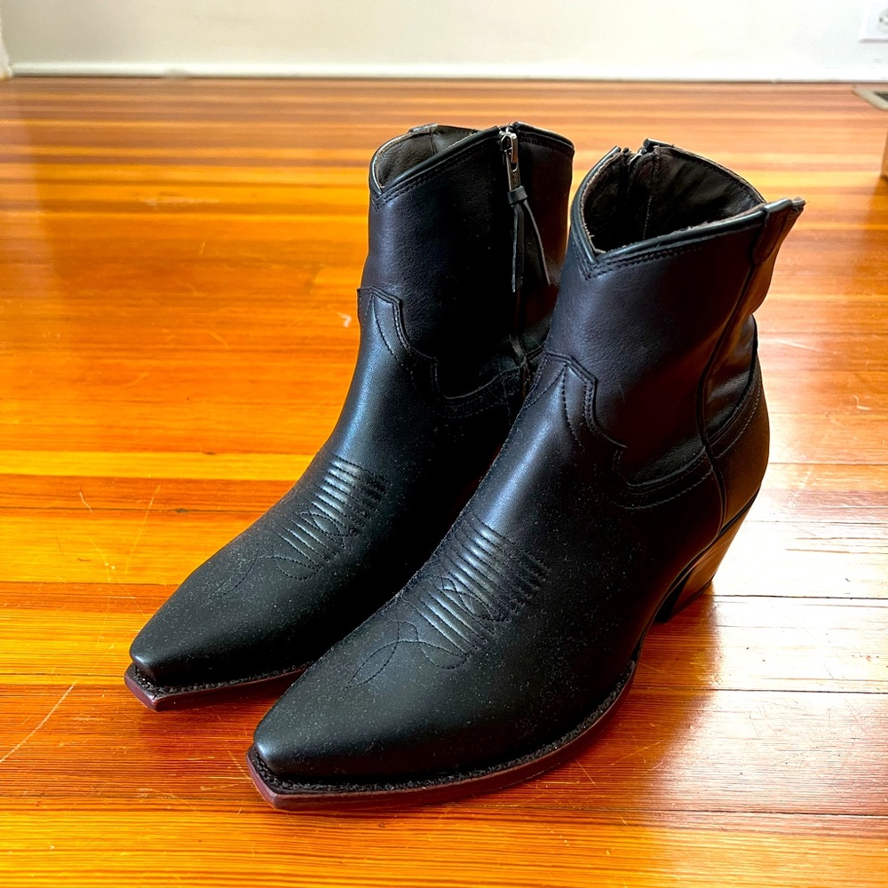 Tecovas women’s boots. The Daisy